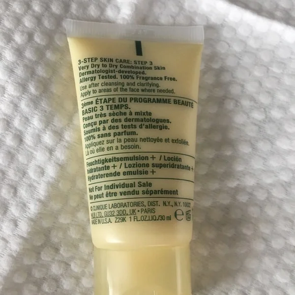 SOLD- CLINIQUE DRAMATICALLY MOISTURIZING LOTION 1 FL OZ - Picture 3 of 4